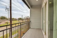 Sleek & Spacious! Prime Houston Home Near NRG