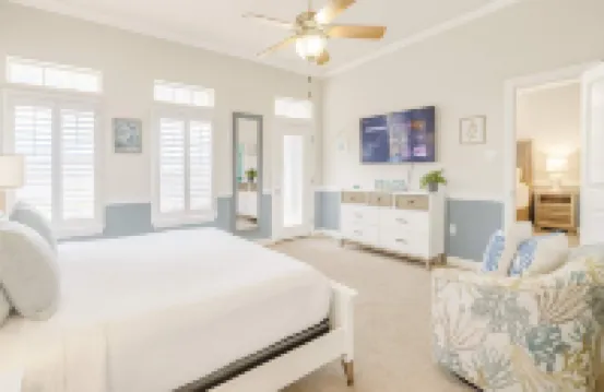 Luxury - 1 Min to Beach - Pool - New Remodel