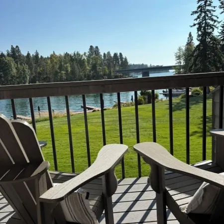 Bigfork Waterfront Condo Отели в г. Бигфорк