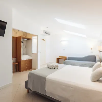 Hotel Nazionale Отели рядом с достопримечательностью «Пляж Феджина»
