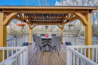 Bristol Retreat w/ Creek Access: 2 Mi to Dtwn - 3-Star