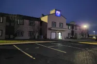 OYO 綠園汽車旅館靠近拉什縣機場 酒店