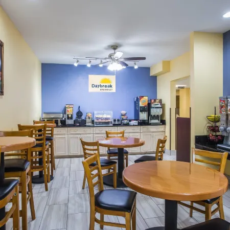 Days Inn & Suites by Wyndham Augusta Near Fort Eisenhower