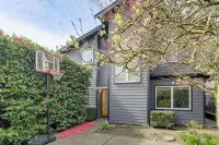 Modern Broadway Luxury: Spacious Seattle Home! Hotels in Capitol Hill