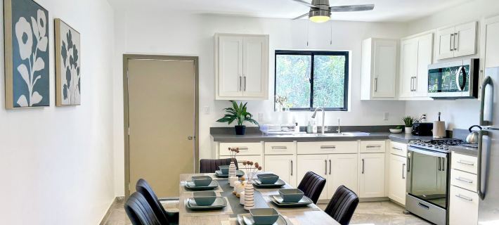 Downtown 1 or 2 Bedroom Stay - Walk to Ferry Hotels in Belize City