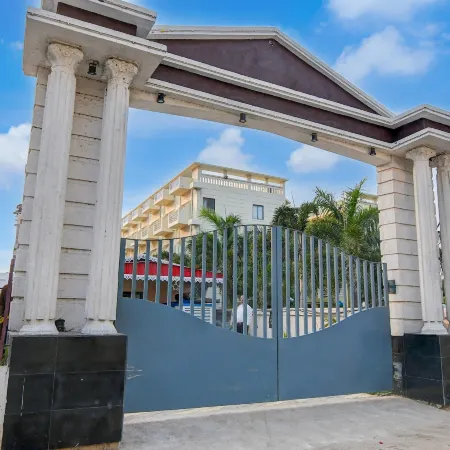 Deluxe Tropicana Beach Resort