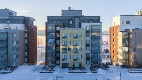 Bright 2BR Apartment with Lake Views