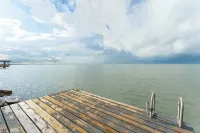 Bayside Waterfront Home With Private Patio