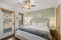 Modern Comfort River/Mtn Views + Hot Tub 1 Bedroom Condo by RedAwning - parking