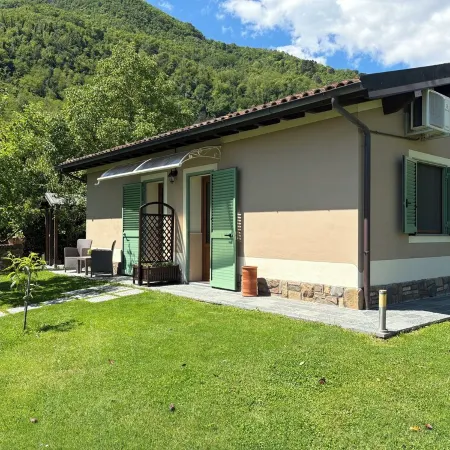 NATURE - cottage with garden, shared pool, private veranda