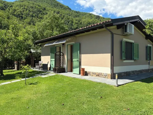 NATURE - cottage with garden, shared pool, private veranda