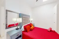 Dog-Friendly Suite with Hot Tub, Kitchenette, Heated Outdoor Pool, Private Patio - 2-Star