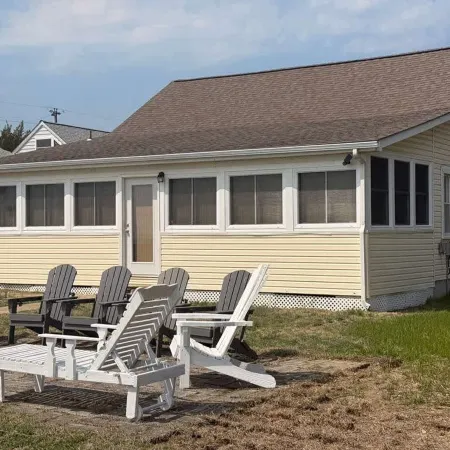 Lusby Beach House -3 BD 2 BA Steps to the Sand