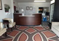 Cortland Motel - parking