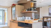 奧爾良北-薩蘭普瑞米爾經典酒店 - 早餐