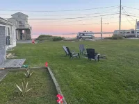 Beach Lovers Paradise!  Cozy 3 bedroom home steps from the beach. Hotele w: Fairhaven