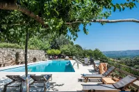 Kamares Boutique Suite in a Restaured Venetian domain - Pools
