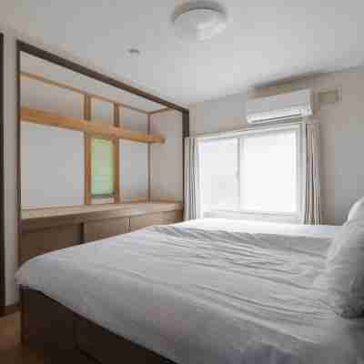 Slow Toya Rooms