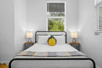 Pineapple Paradise 1 13 min to Beach Fire Pit - Boutique