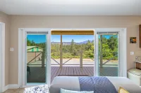 Tree Top and Mountain Views! 17 mi Yose South Gate 8.6 mi Bass Lake Fenced Yard - Mountain view