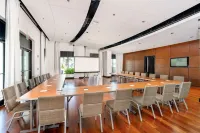 Naples Bay Resort & Marina - Pet-friendly