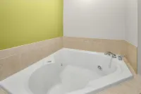 Holiday Inn Express & Suites WILMINGTON-NEWARK by IHG - Hot Tub