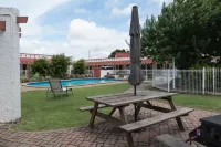 Bundaberg Spanish Motor Inn - Pools