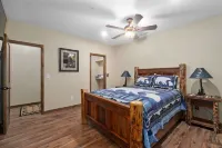 Big Bear Lodge-2 Pools, Private Hot Tub, Splash Pad, Pool Table- Brand New Home - 4-Sterne