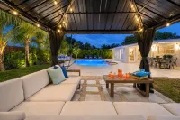 Piña Colada - Private Pools