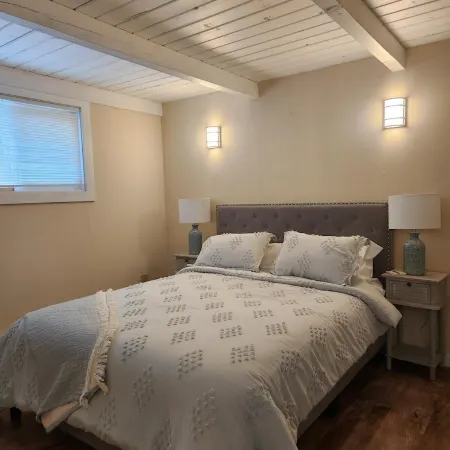 Tranquil Lowbank Waterfront Cottage.