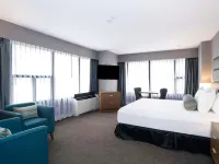Sandman Signature Calgary Downtown Hotel Hotels near Devonian Gardens