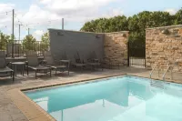 Fairfield Inn & Suites Lexington Georgetown/College Inn - Pools