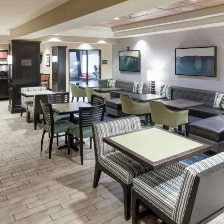 Hampton Inn & Suites Gainesville-Downtown