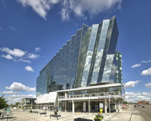 DoubleTree by Hilton Edmonton Downtown Hotels near Epcor Tower