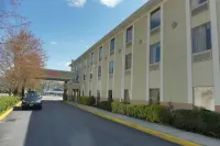Red Roof Inn & Suites Galloway - 2-Star