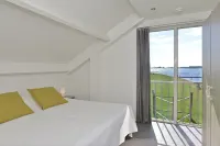 Waterfront Penthouse with Roof Terrace and Private Jetty - Wifi