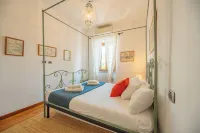 Spacious historic apartment with rooftop terrace - 4 stjerner