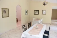 Uyuca Vista Family Villa - sarapan