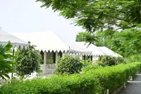 Jawai Empire Resort by Premier Hotels - Luxury Tent & Cottage Stay - Leopard Safari Near Jawai DAM - bar