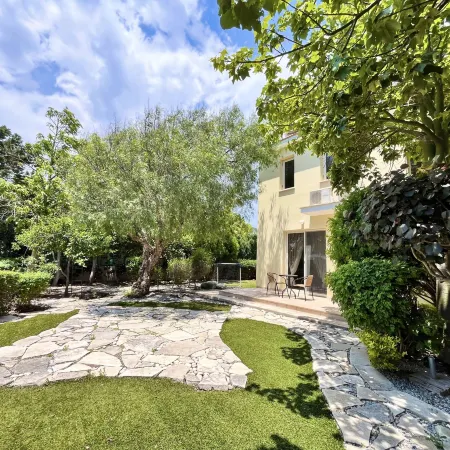 158 PRV - Stay Golden Hour House