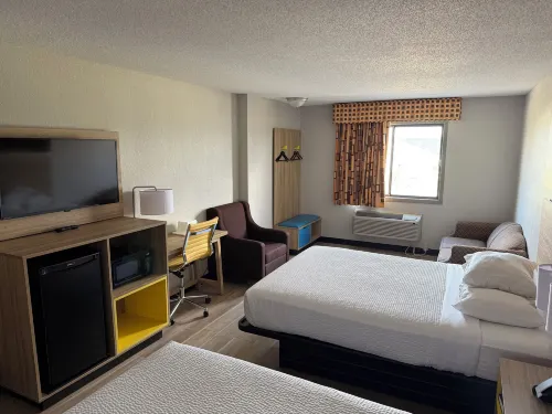 Days Inn by Wyndham Muncie -Ball State University - Gym
