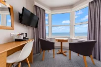 Lothersdale Hotel Morecambe by Belvilla - parking
