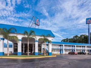 Motel 6 Daytona Beach, FL - Speedway