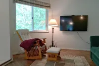 Snowline Cabin #13 - An Architectural Gem! Pet Friendly and Free Wi-fi!