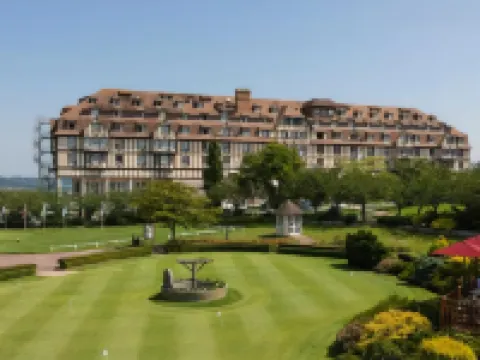 Hôtel Barrière l'Hôtel du Golf Hotels in Saint-Arnoult