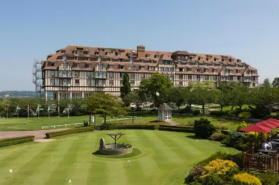 Hôtel Barrière l'Hôtel du Golf Отели в г. 