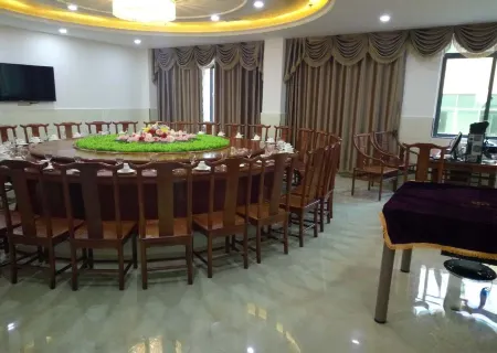 Yushu Xinsi Hotel Отели рядом с достопримечательностью «Sanhuang Palace»