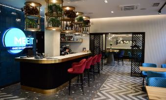 Izzzi by Gostiny Dvor - Housity