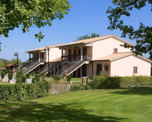 Oak Hotels in Sorano