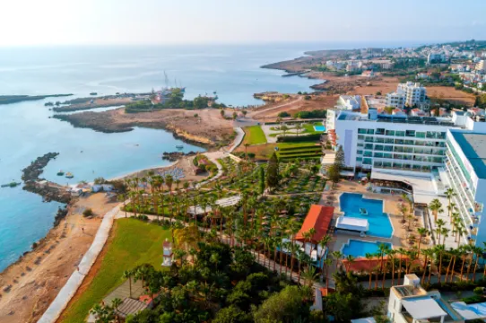 Cavo Maris Beach Hotel